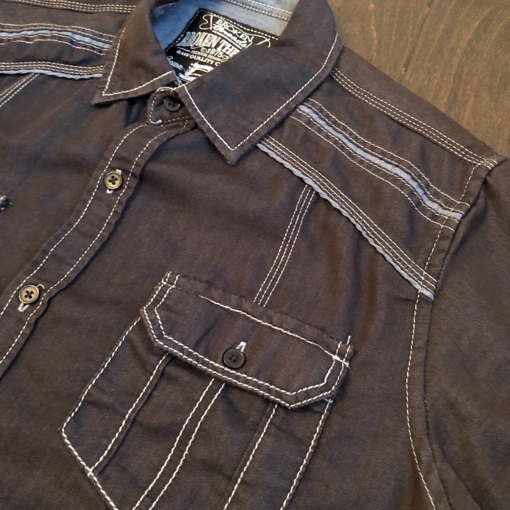 Broken Threads Short Sleeve Button Down Large
